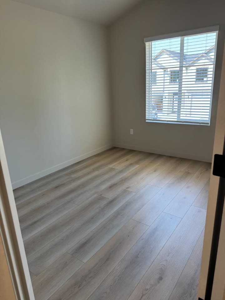 4809 NE 2nd Ct - Photo 6 of 10