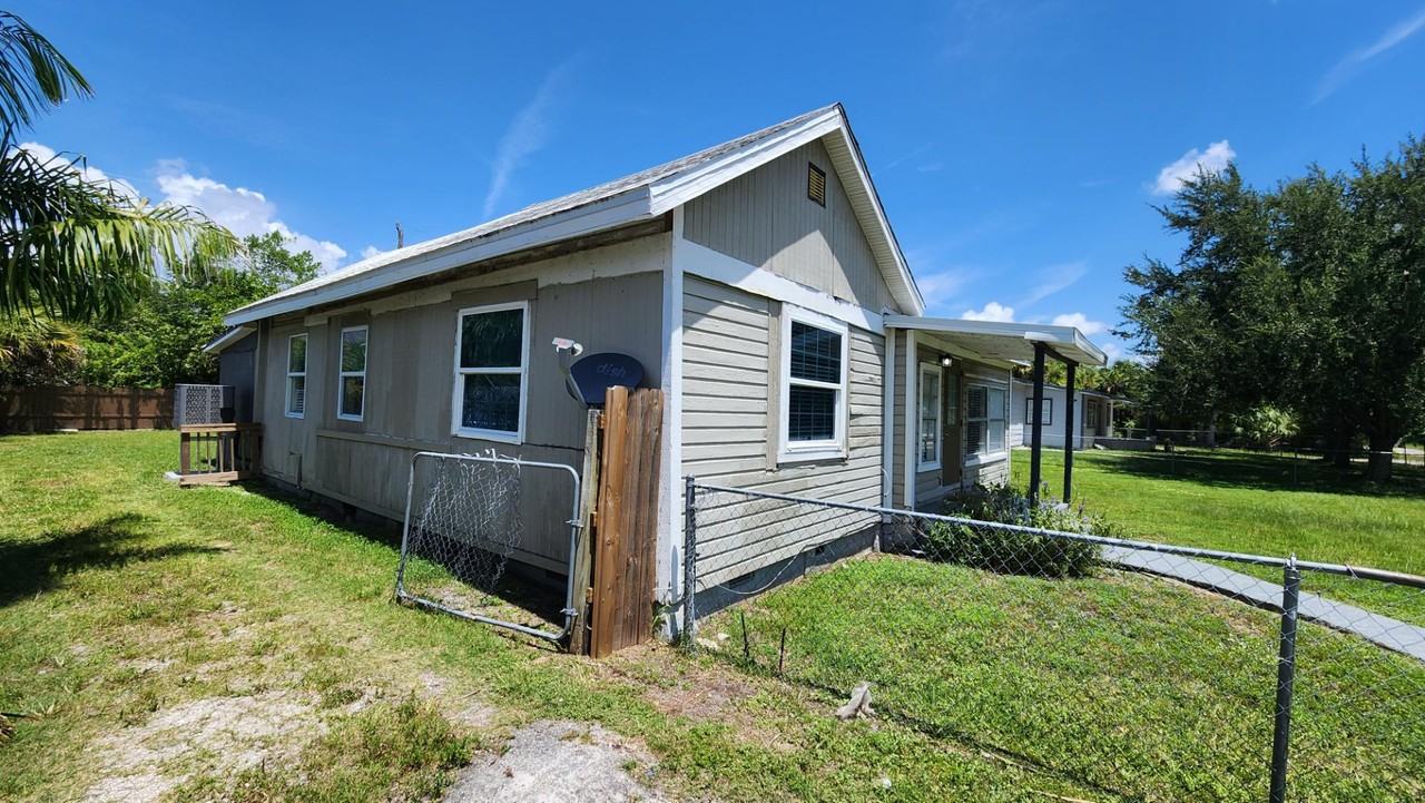 453 Solona St - Photo 4 of 14