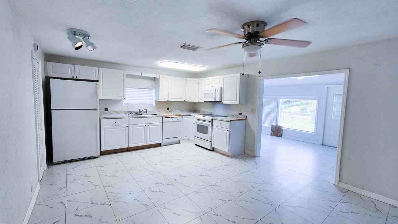 453 Solona St - Photo 6 of 14