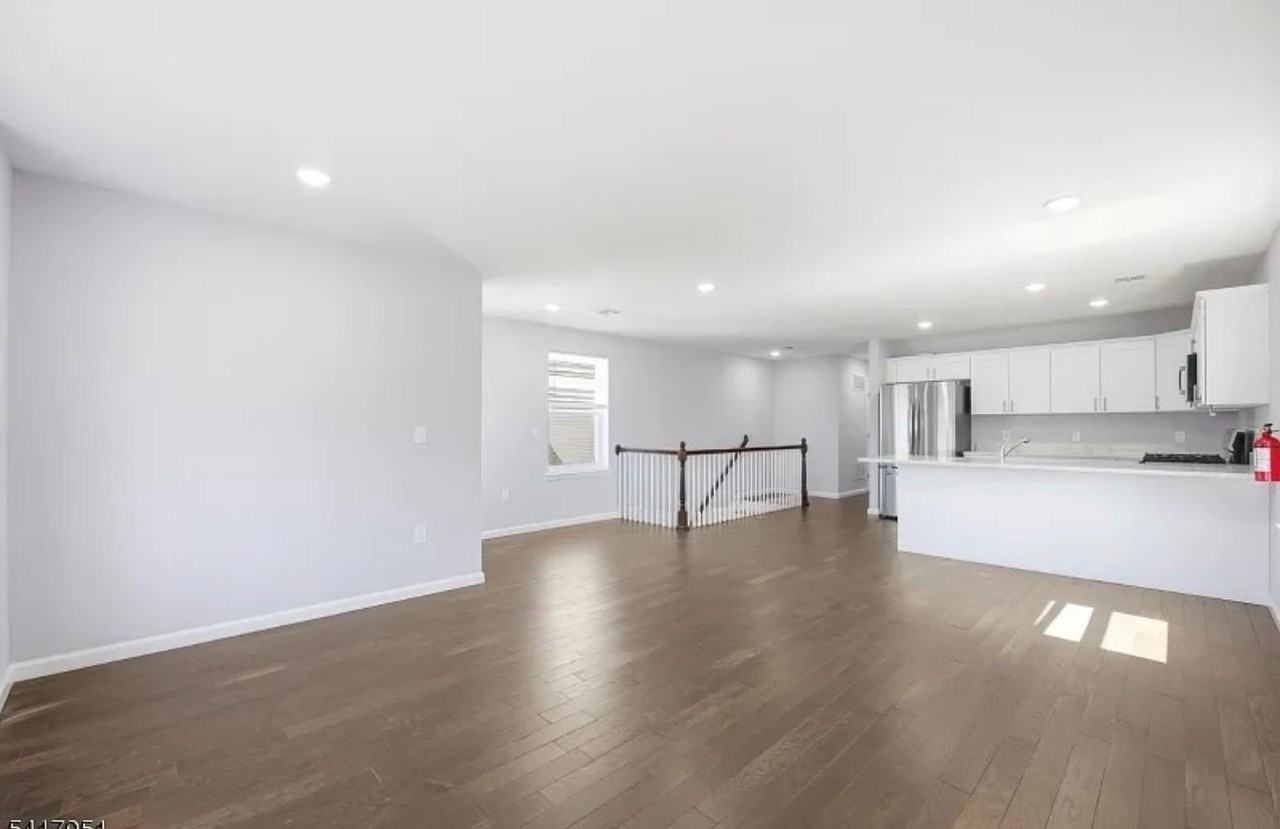 420 S 10th St - Photo 2 of 4