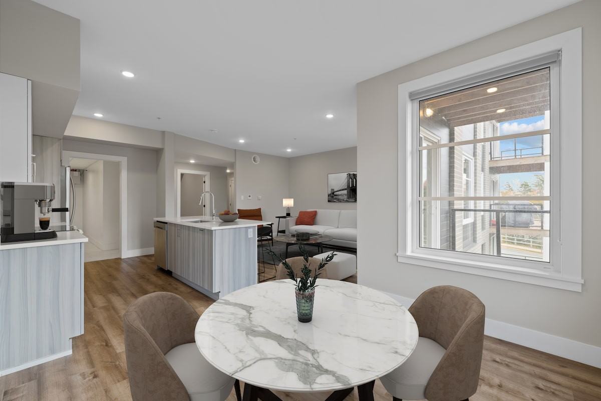 The Madison Bedford Apartments - Photo 2 of 14