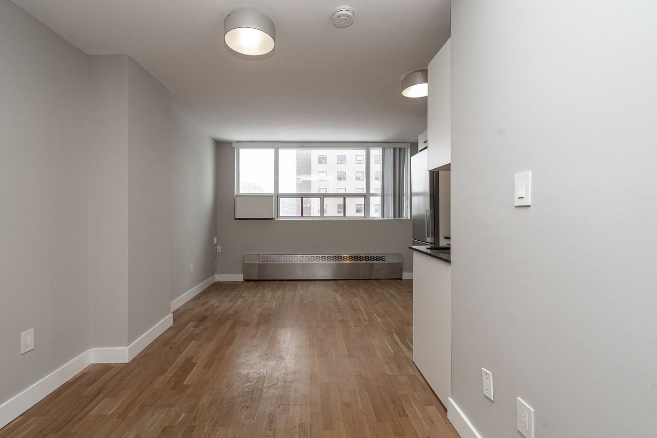 730 St. Clarens - Photo 5 of 50