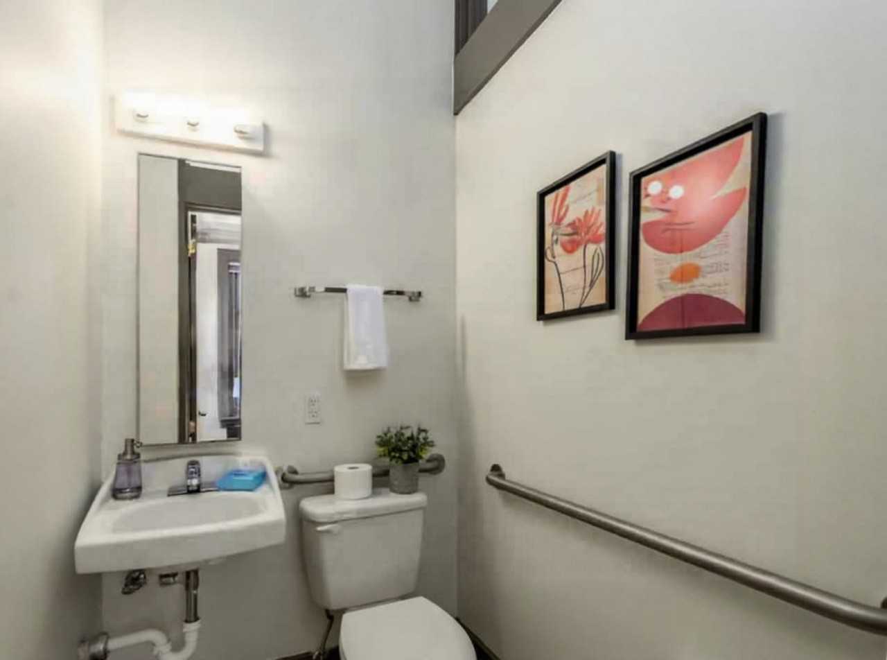 126 E 13th St #1056070P - Photo 5 of 42