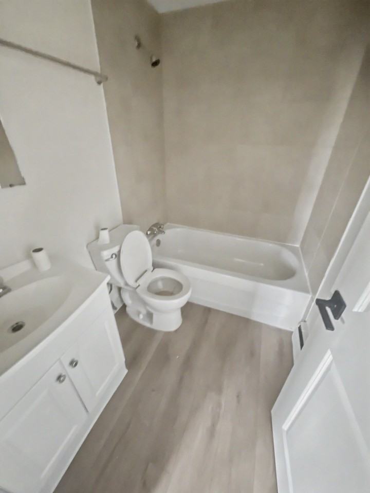 Courts Manor - Photo 5 of 6