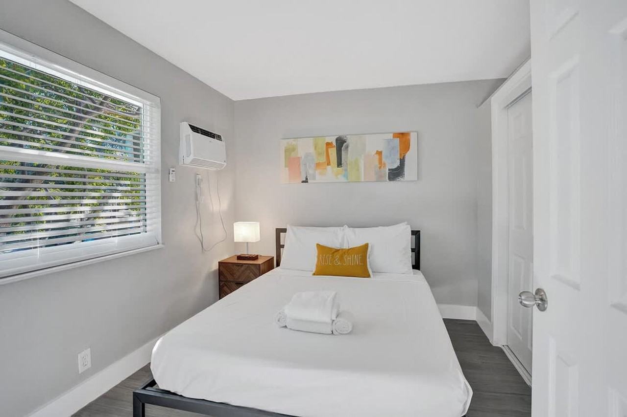 50 Davie Boulevard - Photo 3 of 20