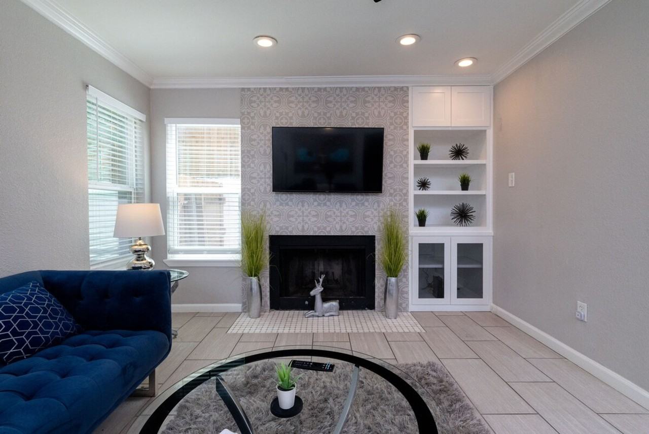 2101 Ward Pkwy #1575054P - Photo 4 of 40