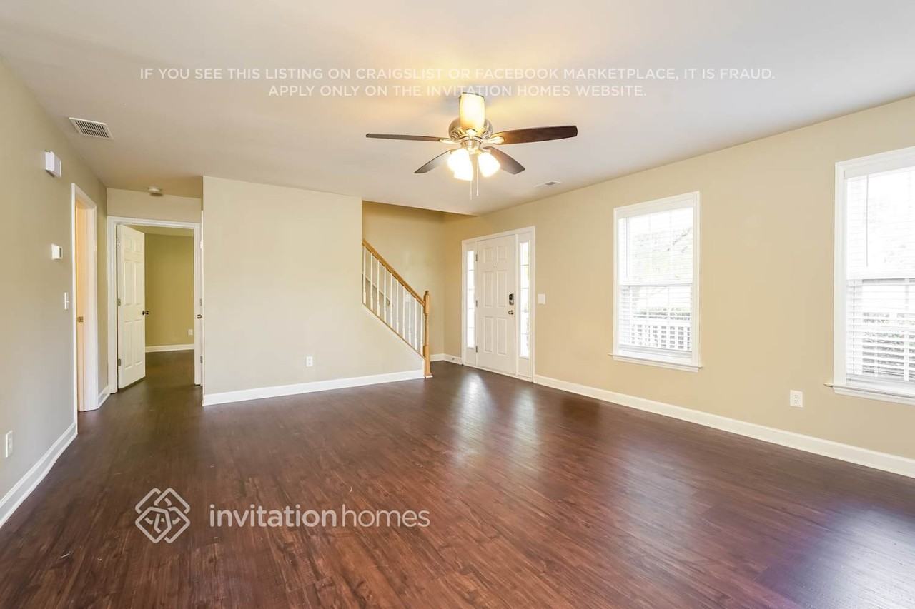 2741 Bridgeport Dr - Photo 5 of 19