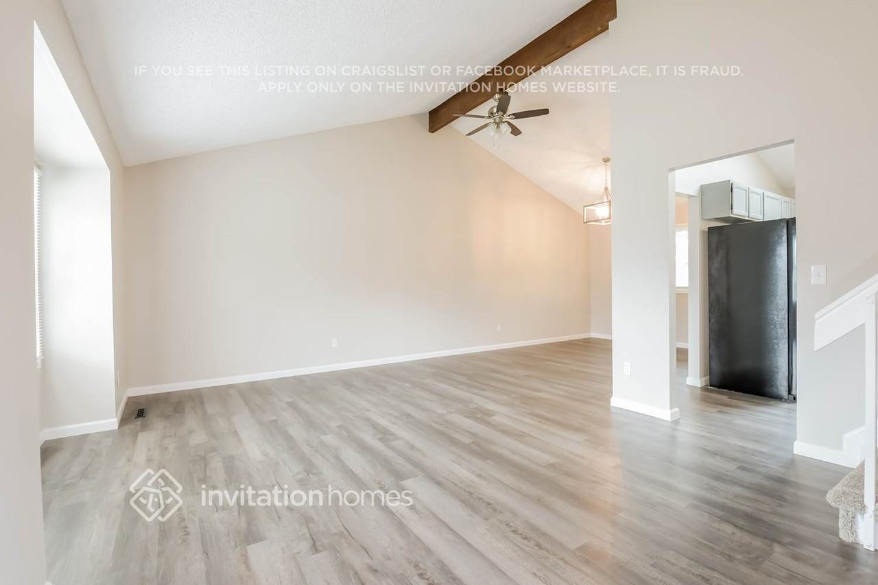 18233 E Berry Dr - Photo 3 of 16