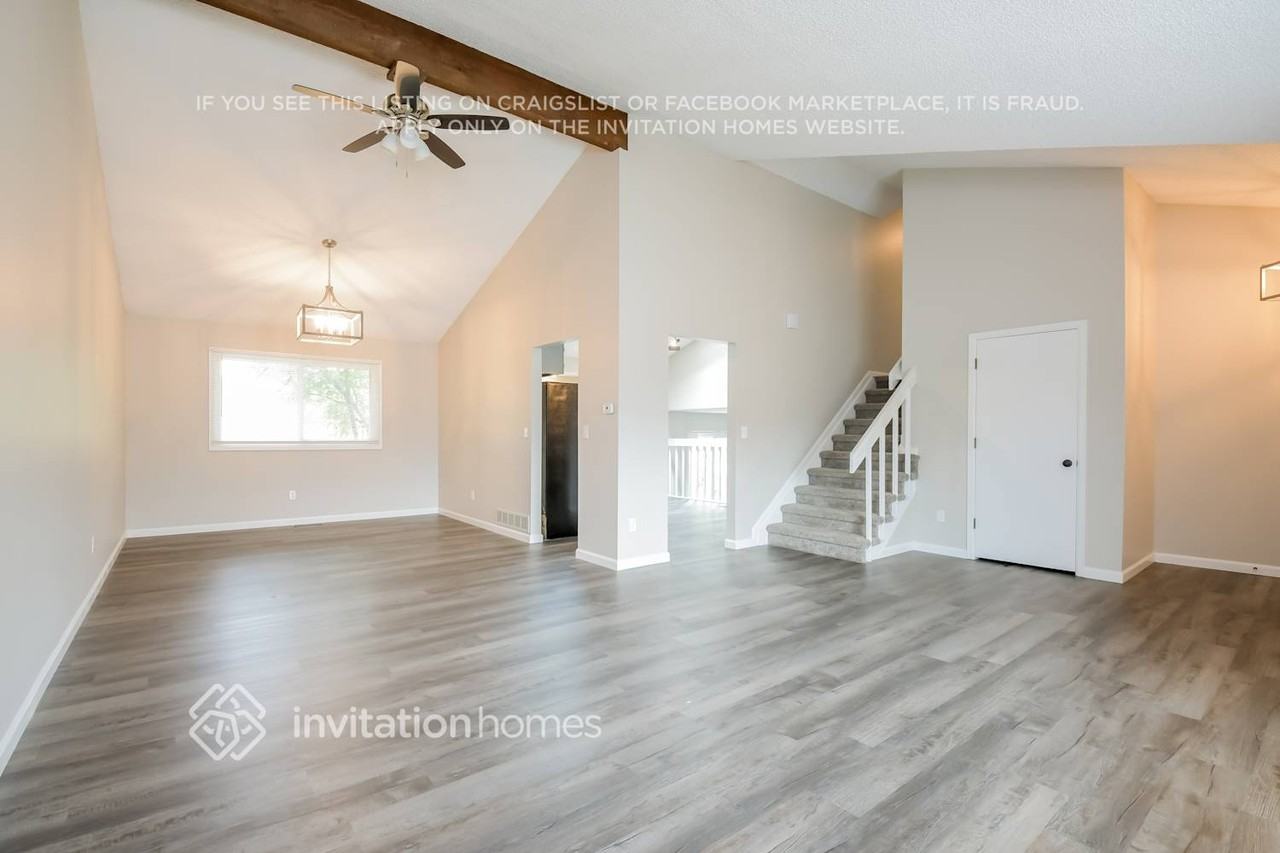 18233 E Berry Dr - Photo 4 of 16