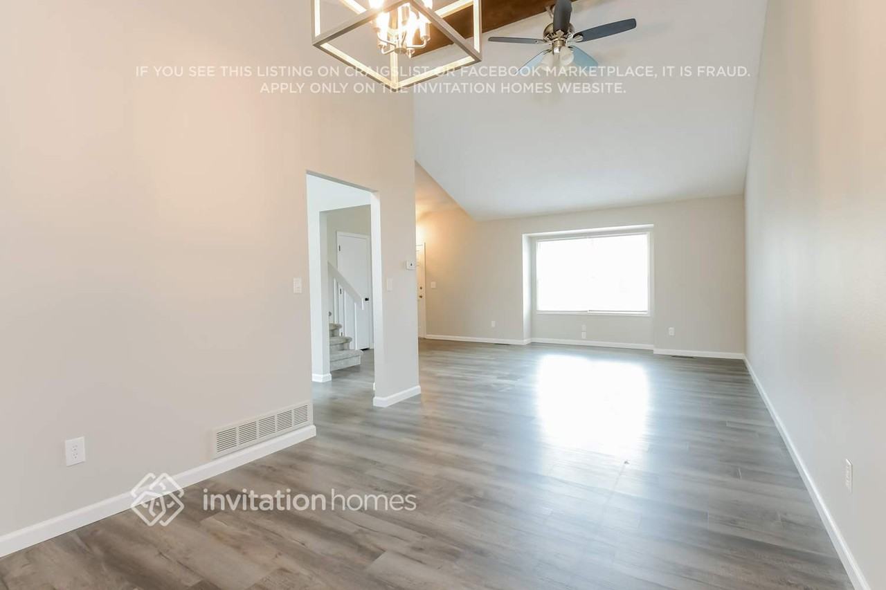 18233 E Berry Dr - Photo 5 of 16