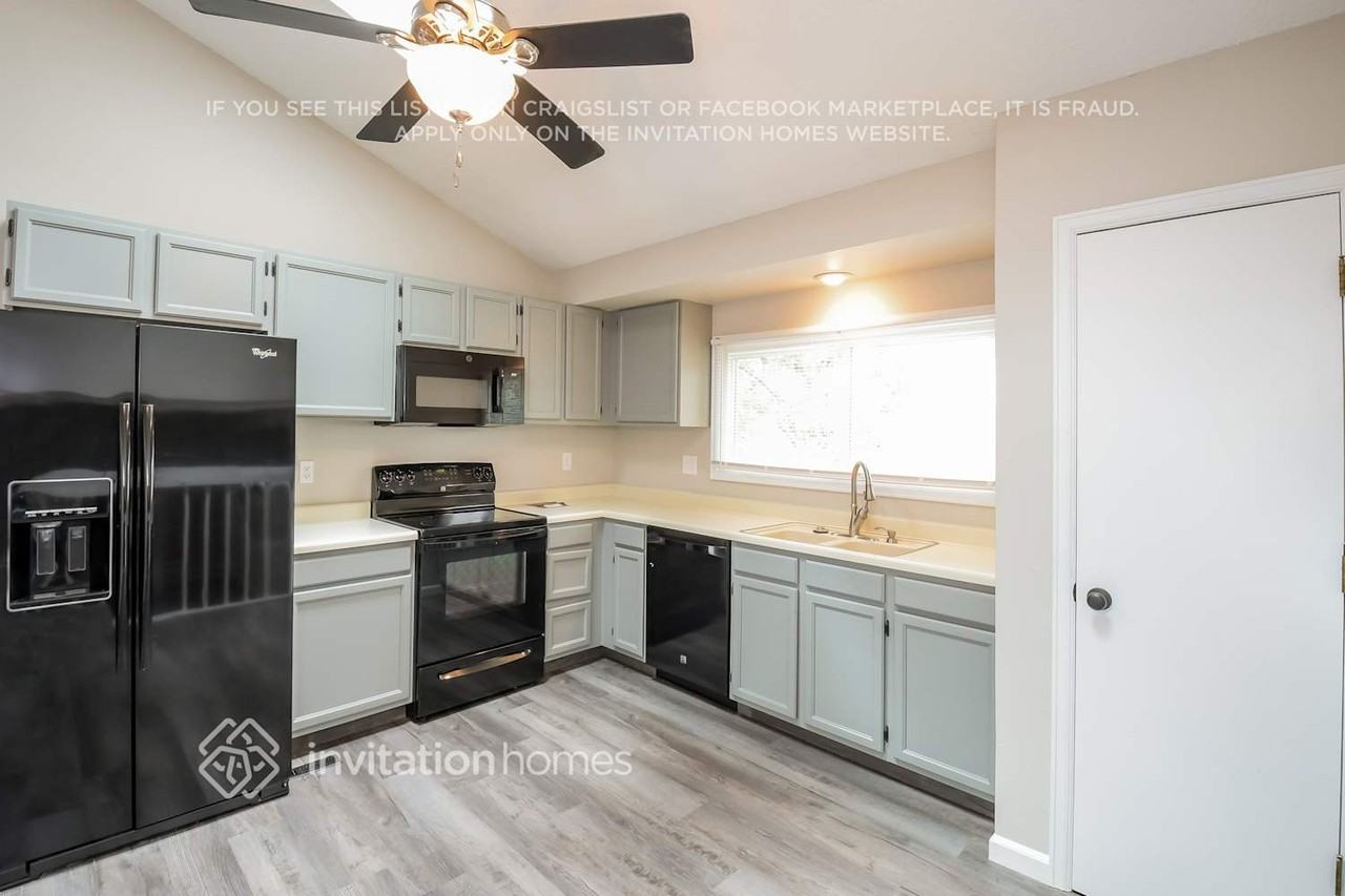 18233 E Berry Dr - Photo 7 of 16