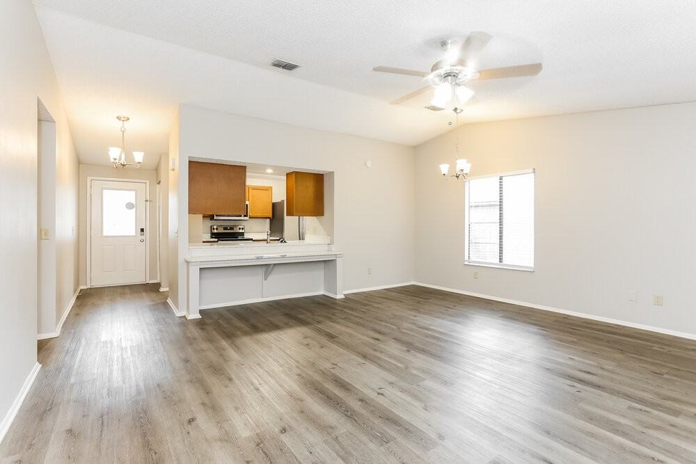 10752 Knottingby Dr - Photo 3 of 16