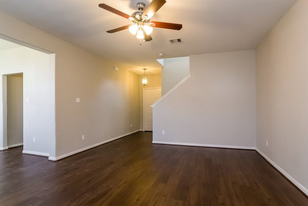 21818 Octavia Way - Photo 2 of 11
