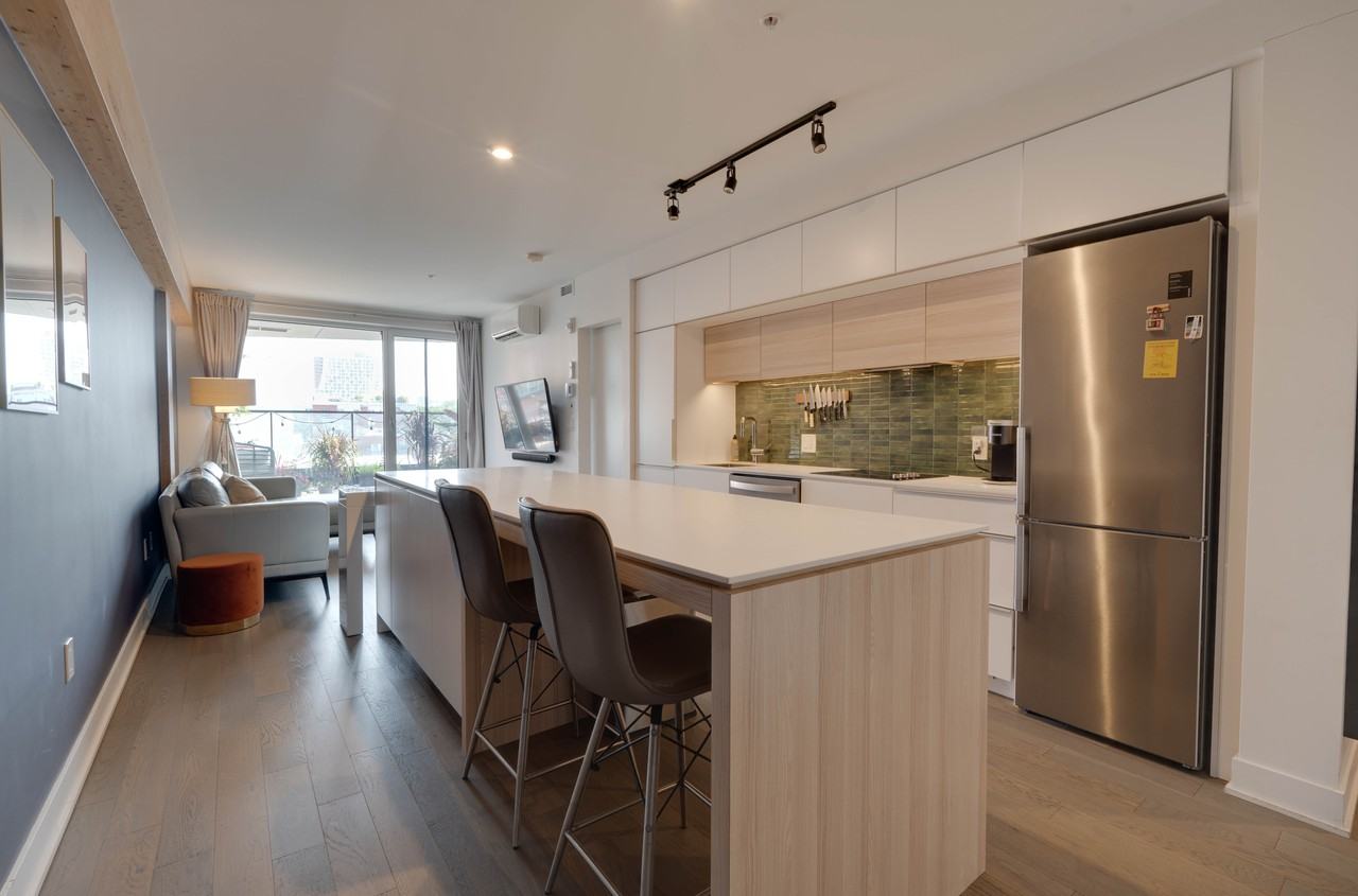 350 Rue Eleanor - Photo 2 of 15