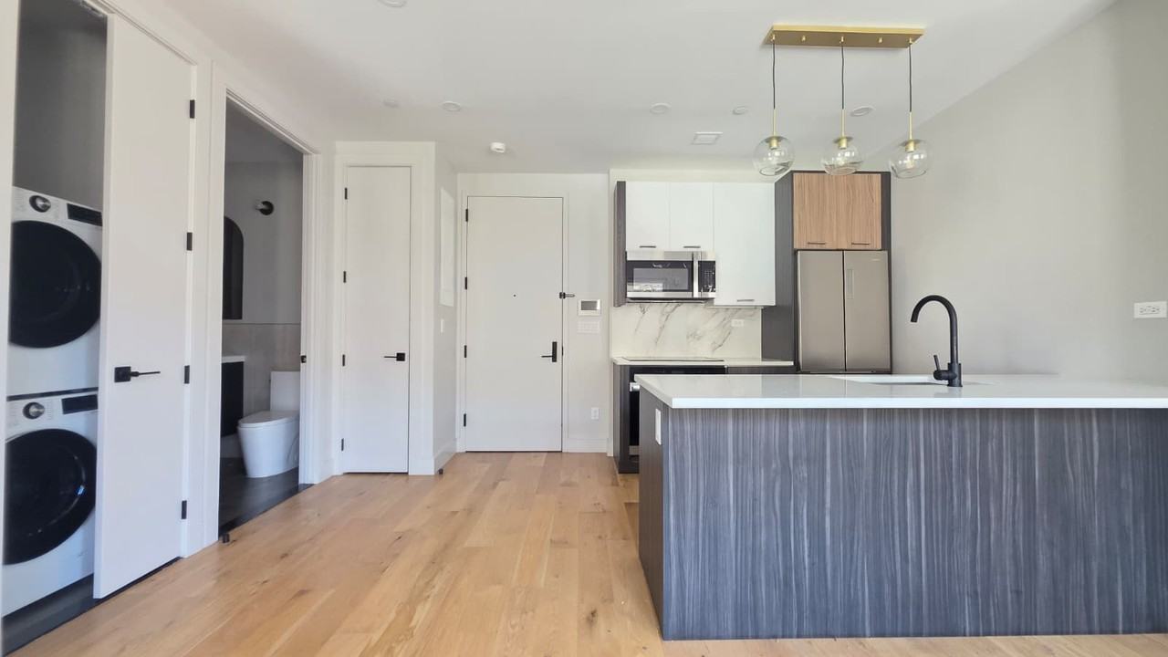 1890 Pelham Parkway South #4G - Photo 3 of 13