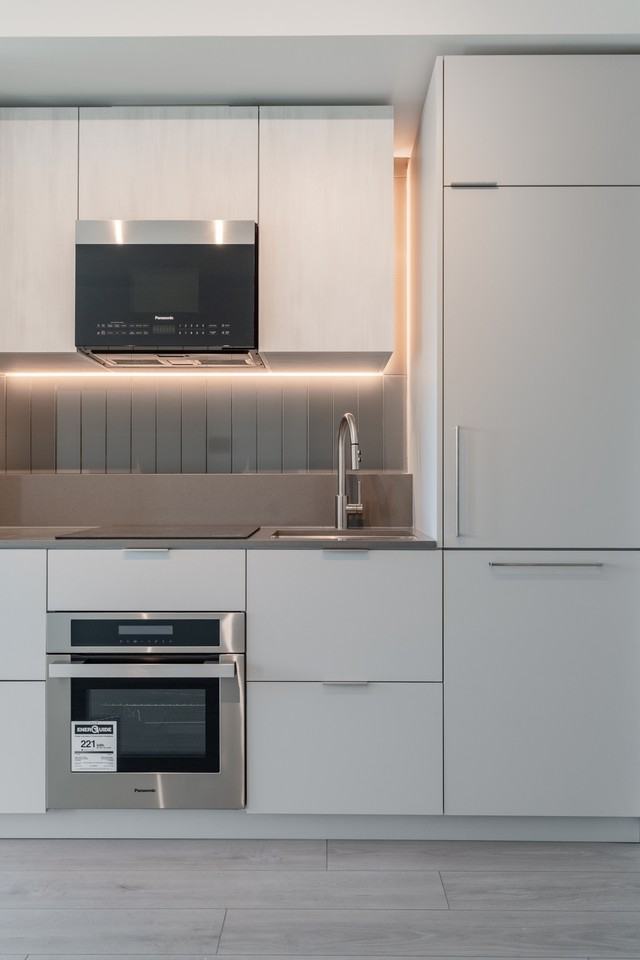 1 Fairview Road East #402 - Photo 4 of 26