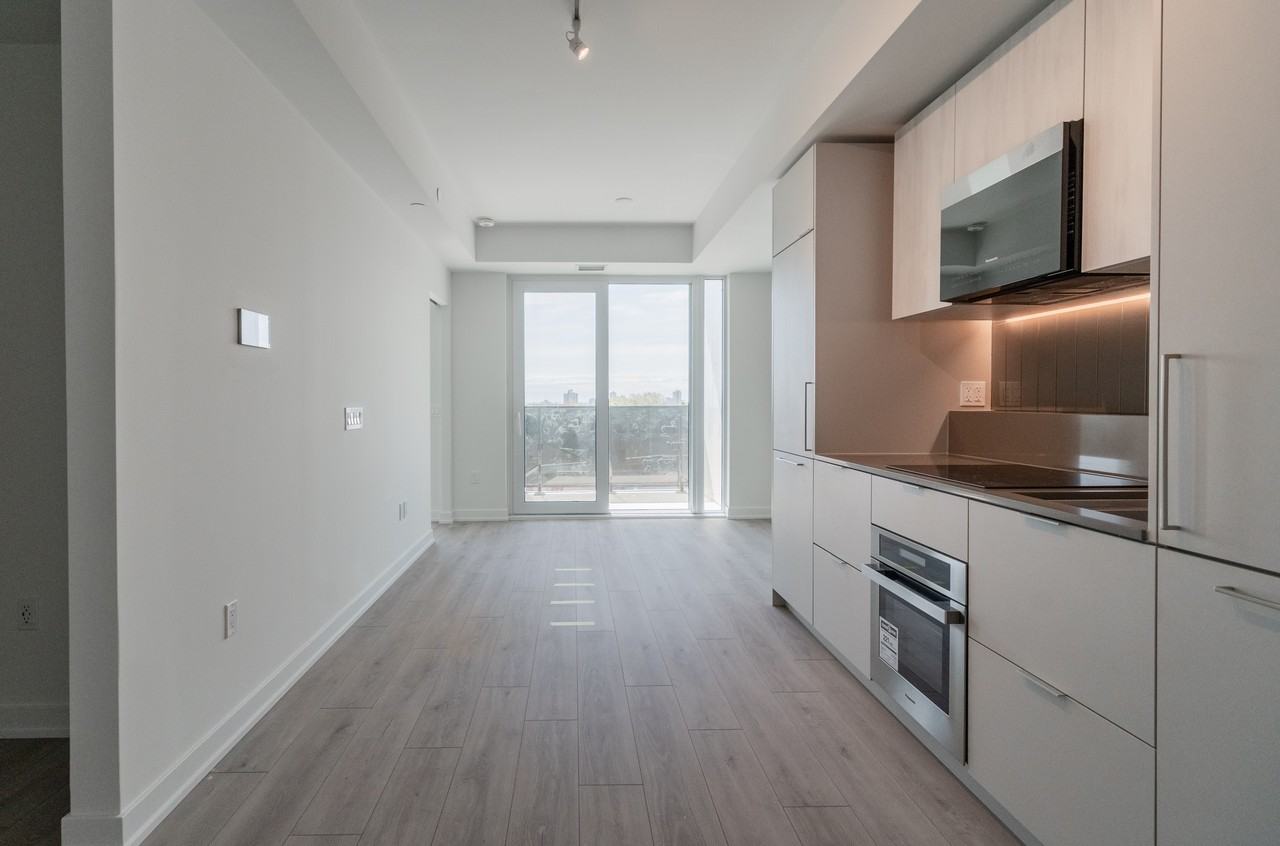 1 Fairview Road East #402 - Photo 5 of 26