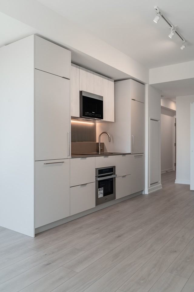 1 Fairview Road East #402 - Photo 3 of 26