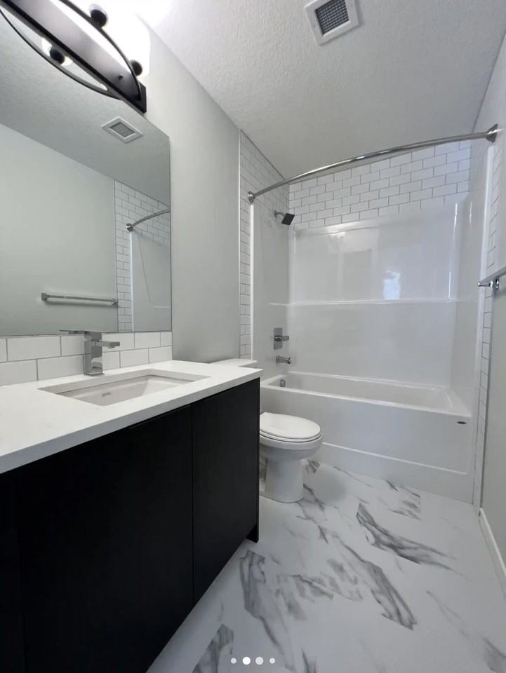 42 Cranbrook Gardens Southeast - Photo 2 of 5