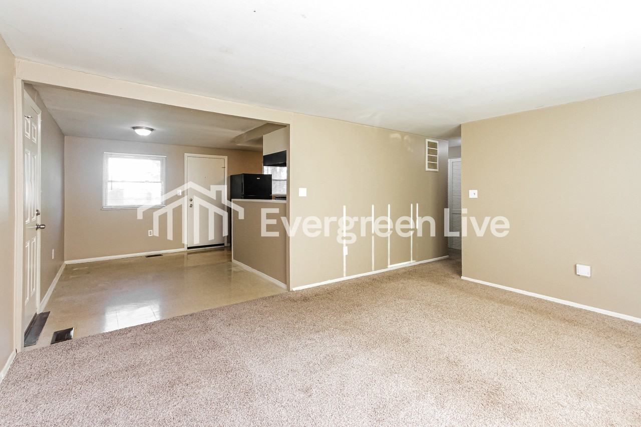 2025 Rockford Rd - Photo 3 of 15