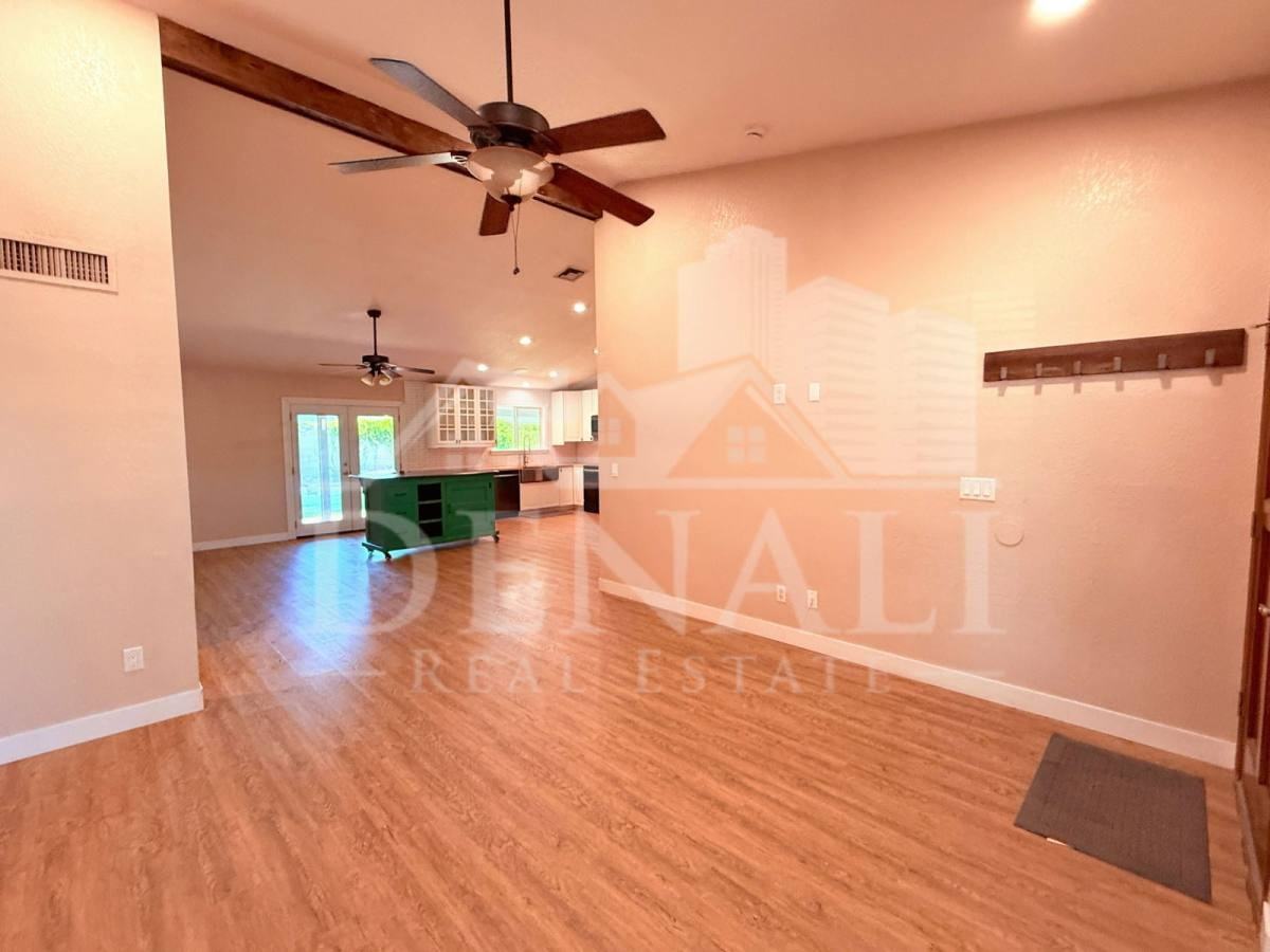 306 E Houston Ave - Photo 2 of 10