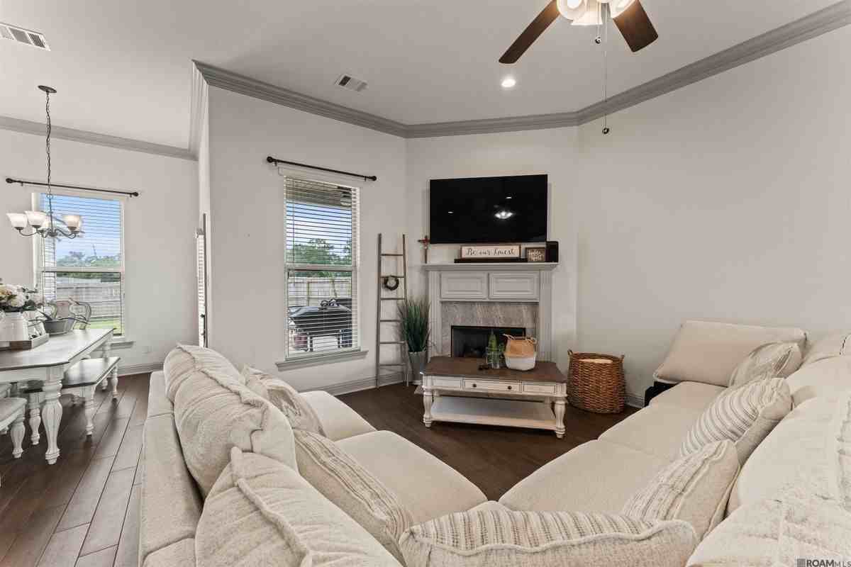 40053 Maddie Dr - Photo 5 of 17