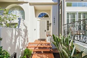 featured image of 19281 Meadowood Cir