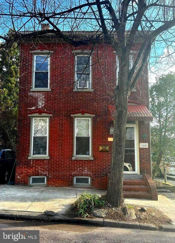 144 Beech St - Photo 2 of 3