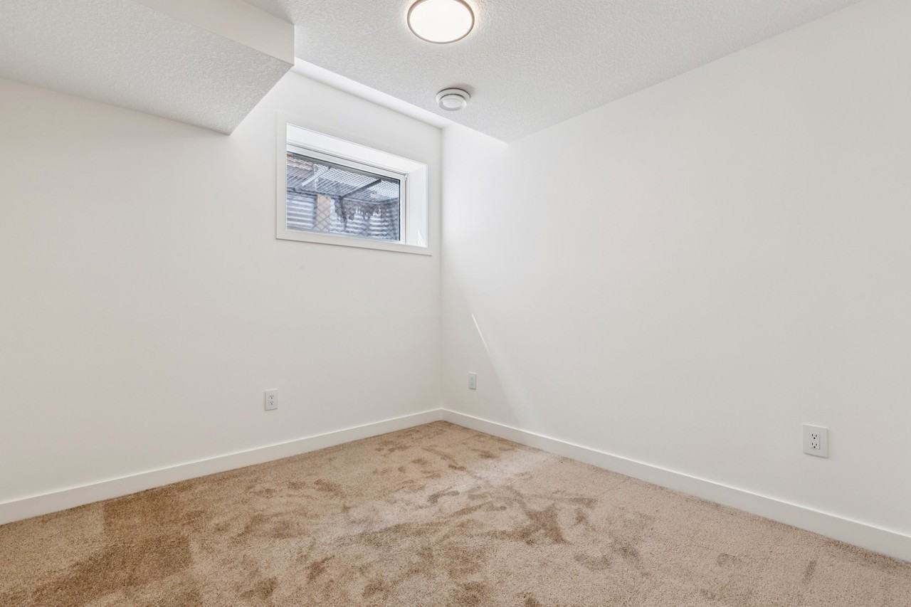 Inglewood 8 Plex - Photo 2 of 29