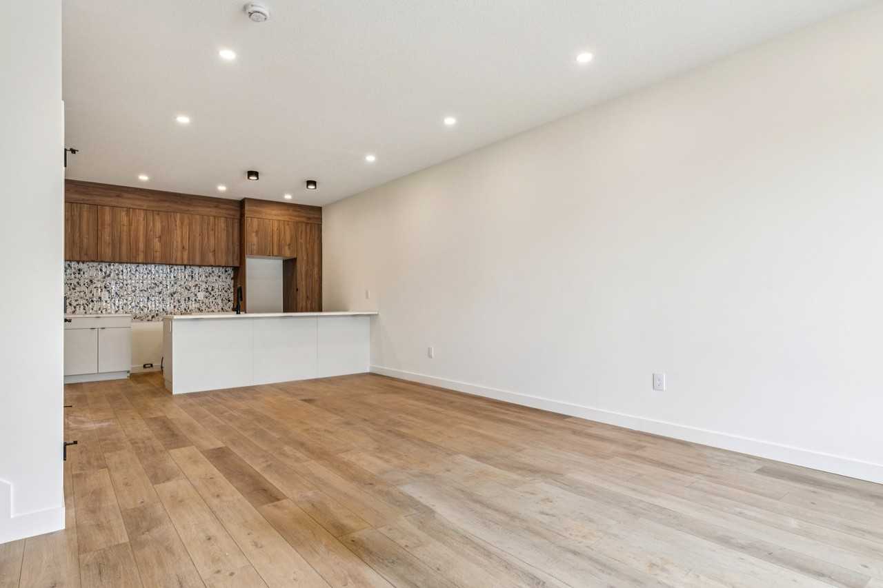Inglewood 8 Plex - Photo 5 of 29