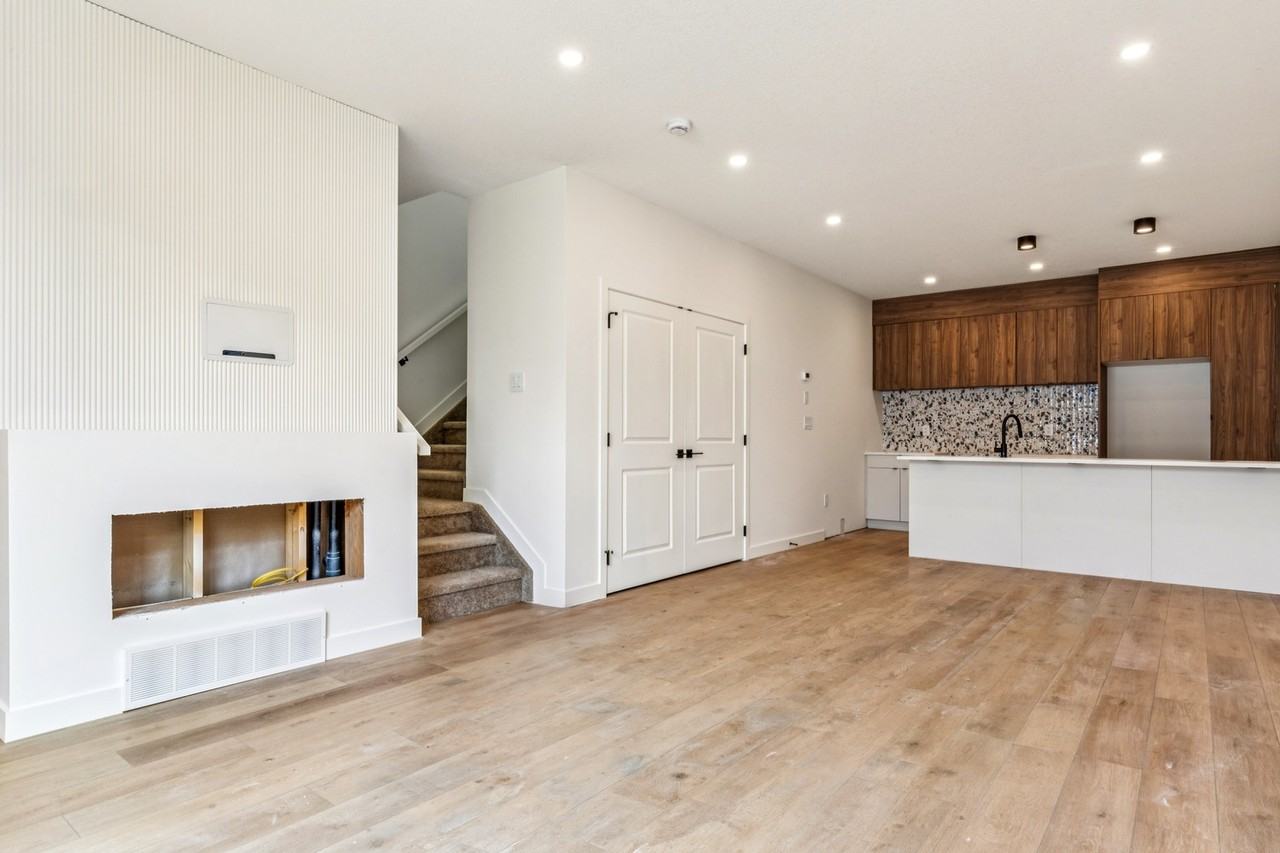 Inglewood 8 Plex - Photo 6 of 29