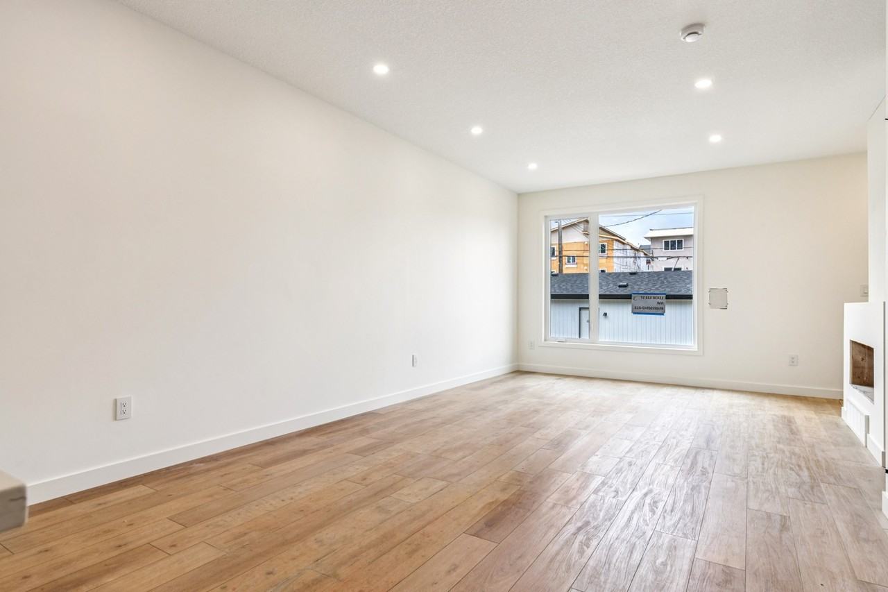 Inglewood 8 Plex - Photo 7 of 29
