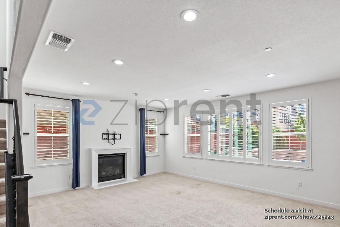 350 E Huntley Ave - Photo 7 of 42