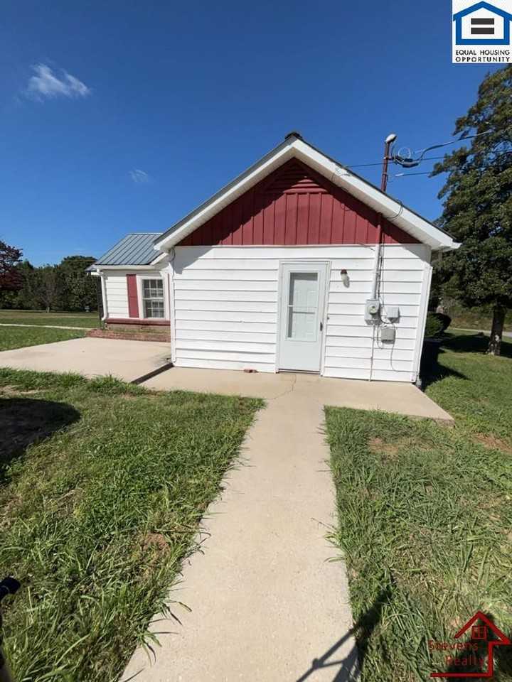 312 Higginbotham Rd - Photo 2 of 24