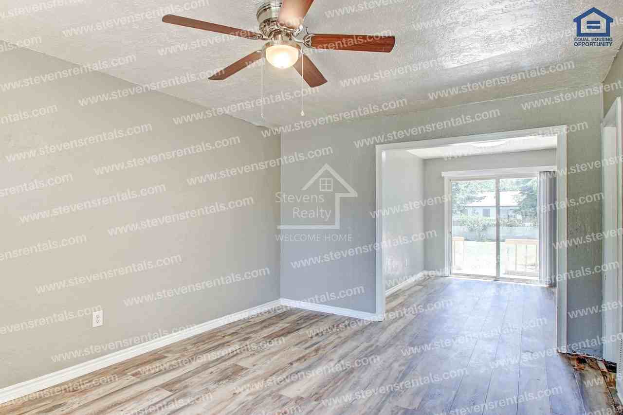 1210 Nw Irwin Ave - Photo 6 of 36
