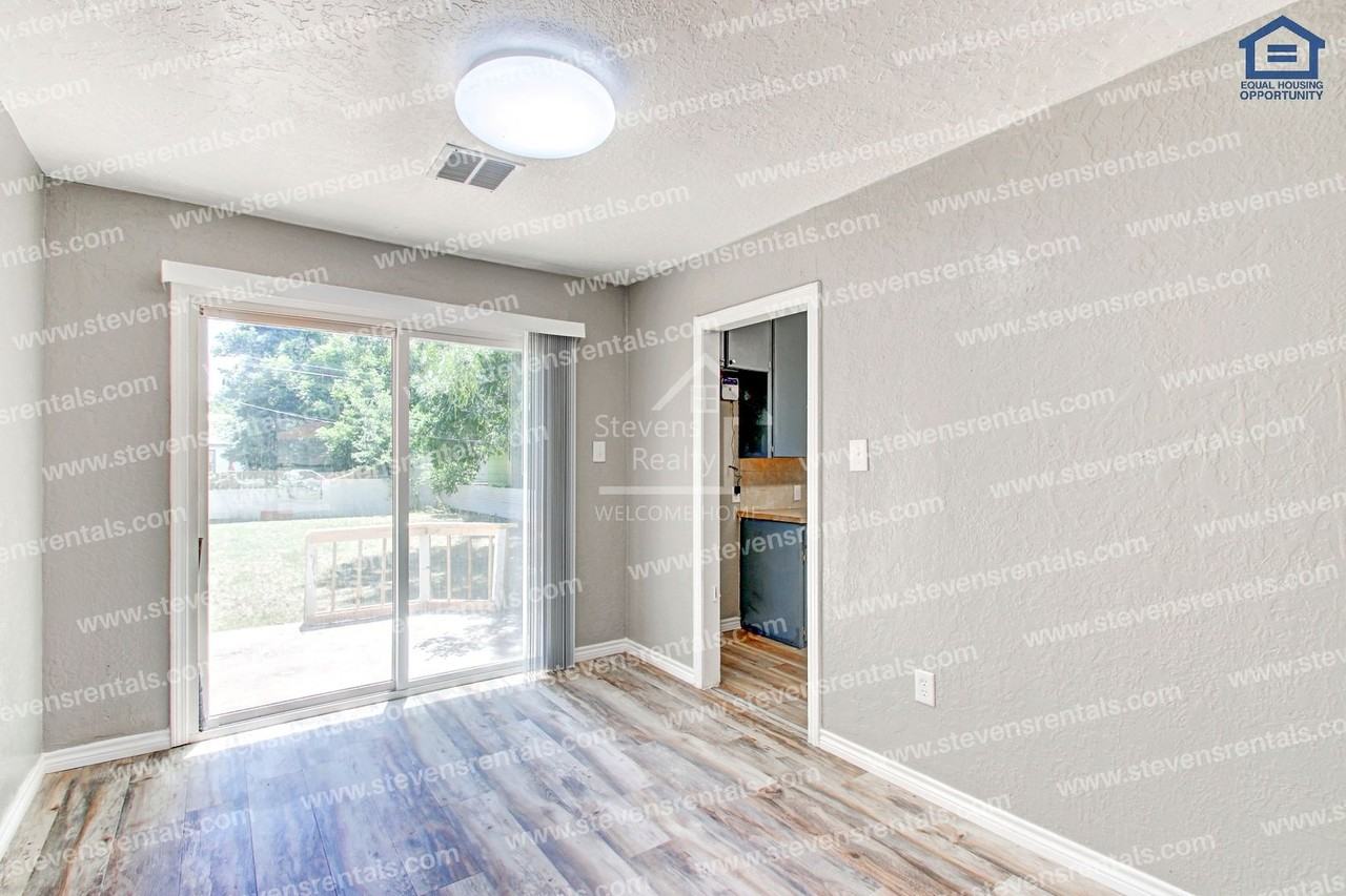 1210 Nw Irwin Ave - Photo 7 of 36