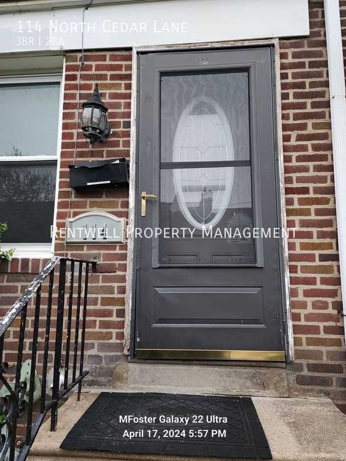 114 N Cedar Ln - Photo 2 of 24