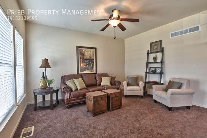 282 N Ferrel St - Photo 3 of 27