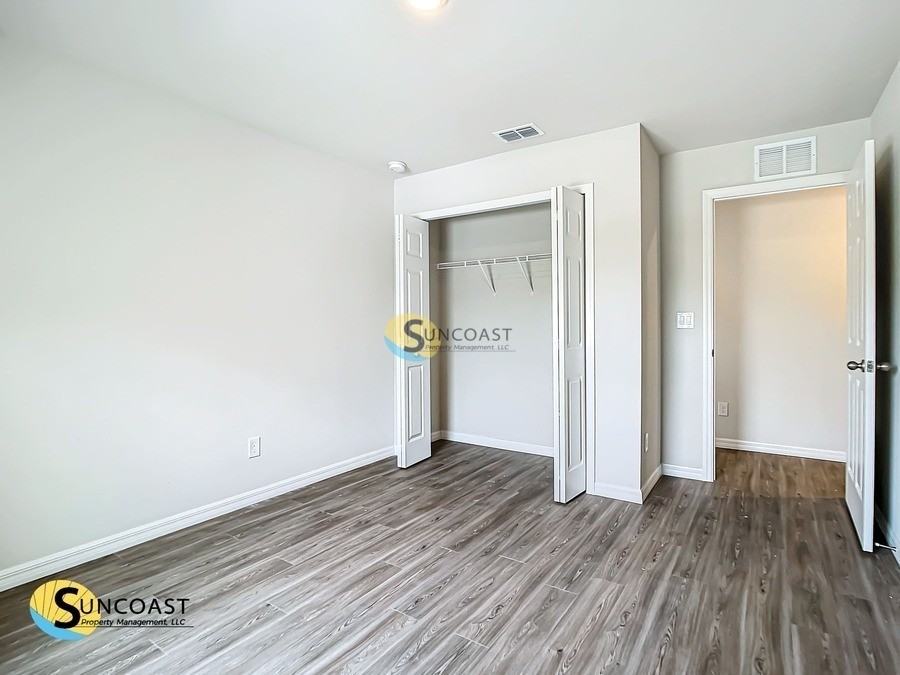 374 Urbana St - Photo 4 of 15