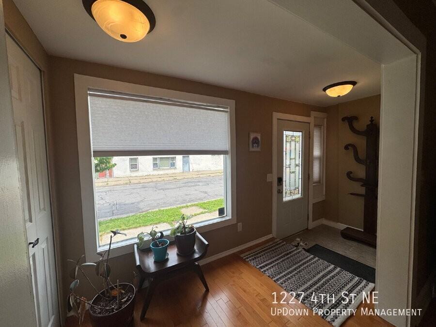 1227 4th St Ne - Photo 3 of 41
