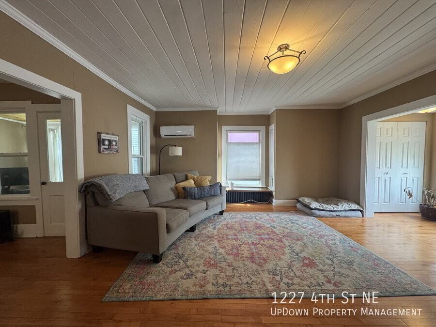 1227 4th St Ne - Photo 4 of 41