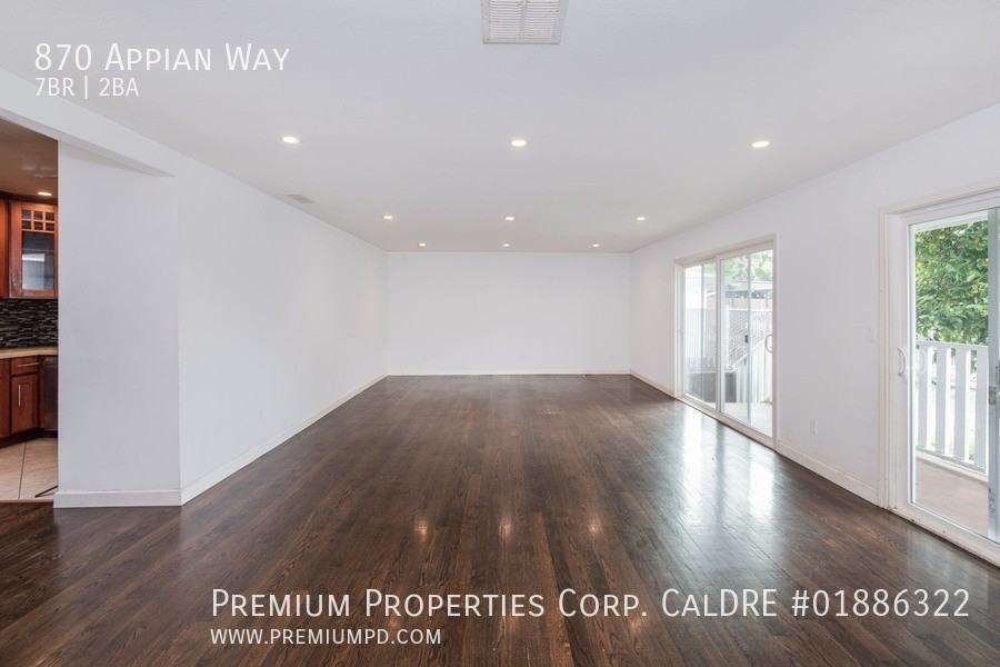 870 Appian Way - Photo 5 of 50