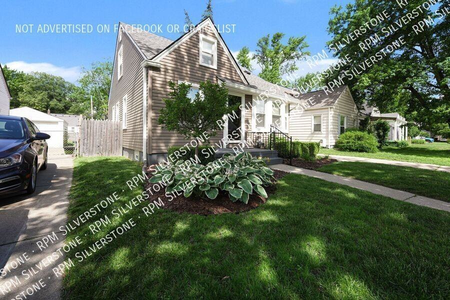 1403 N Altadena Ave - Photo 4 of 26