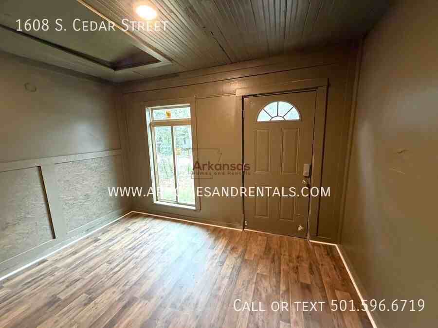 1608 S Cedar St - Photo 2 of 15