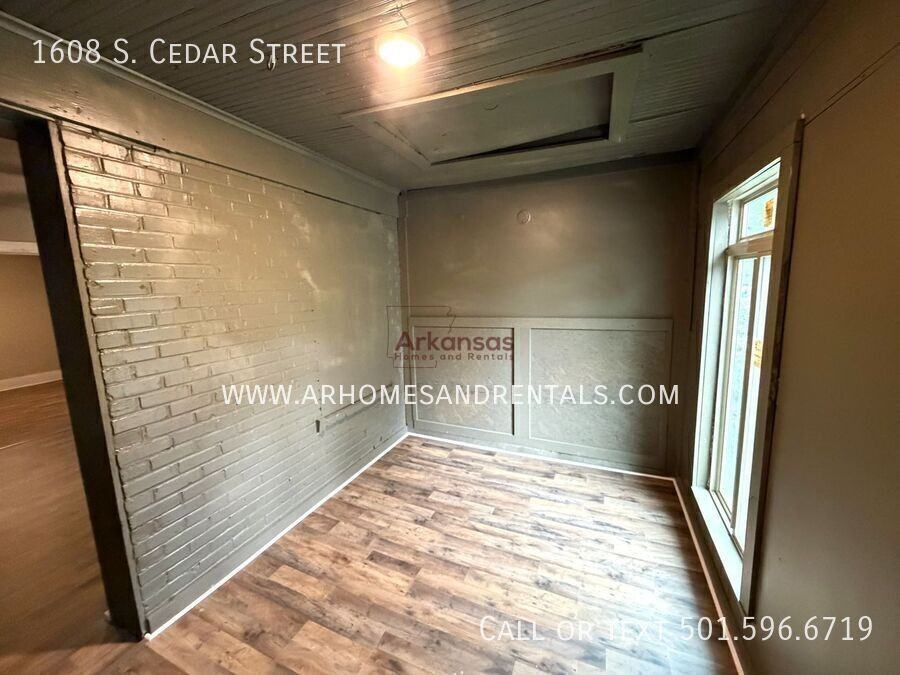 1608 S Cedar St - Photo 3 of 15