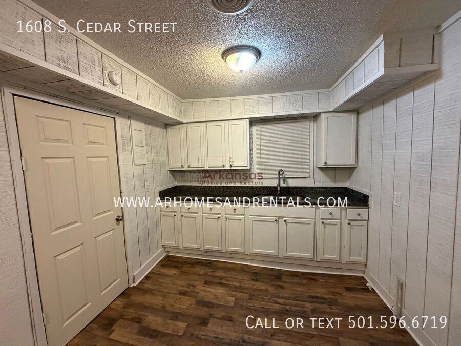 1608 S Cedar St - Photo 6 of 15
