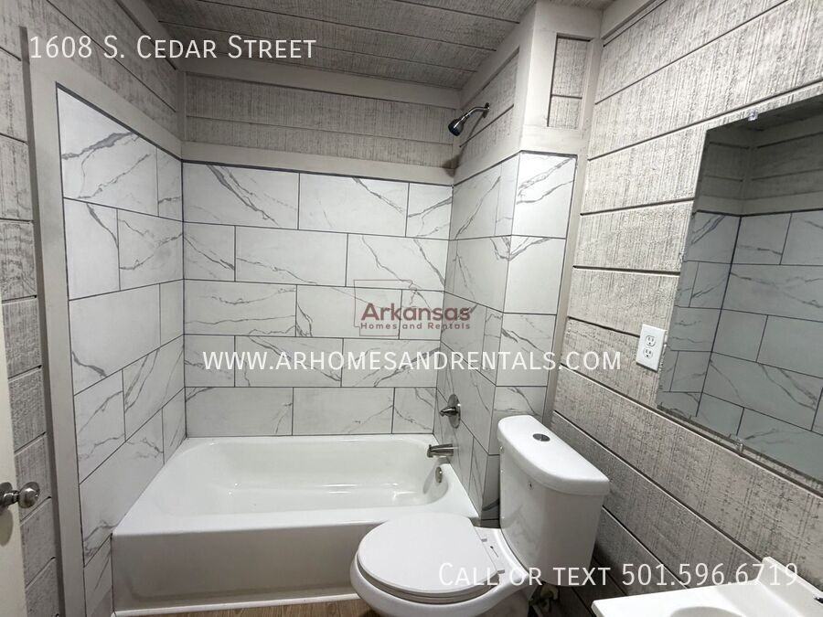 1608 S Cedar St - Photo 7 of 15