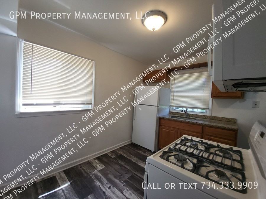 11764 Syracuse St - Photo 6 of 9