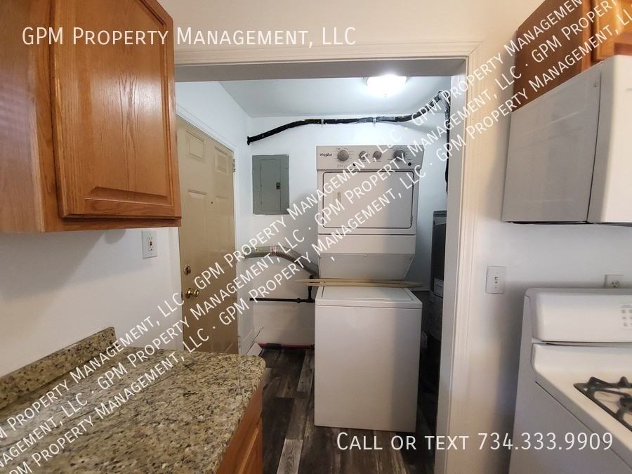 11764 Syracuse St - Photo 7 of 9