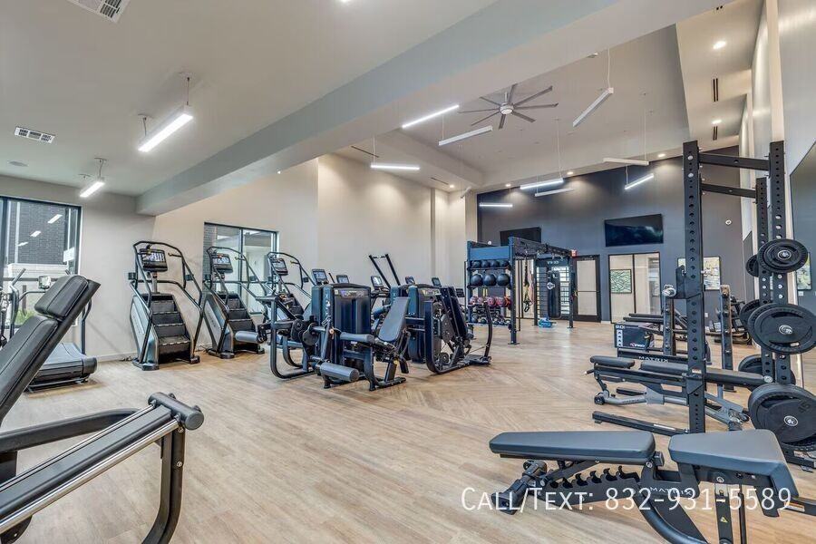 701 W 26th St #LHT - Photo 6 of 8
